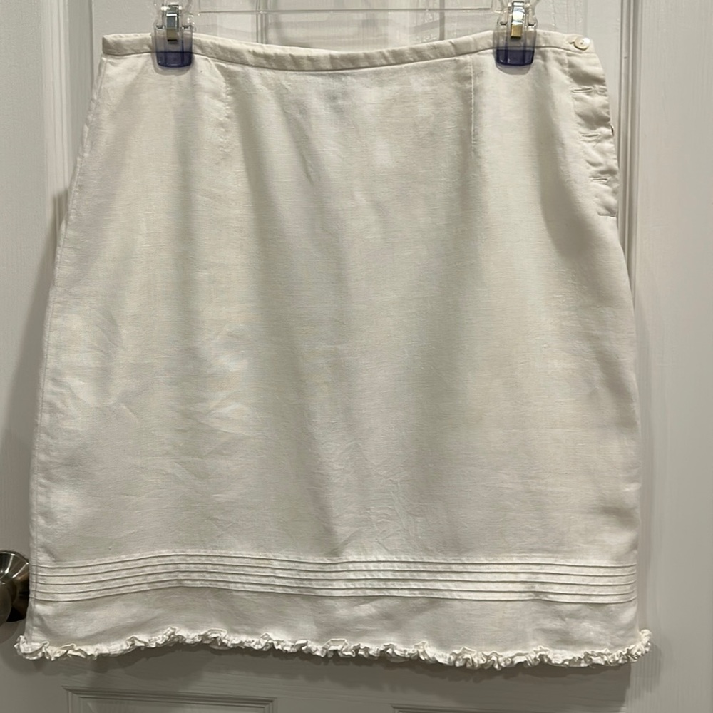 Gap size 6 white line skirt